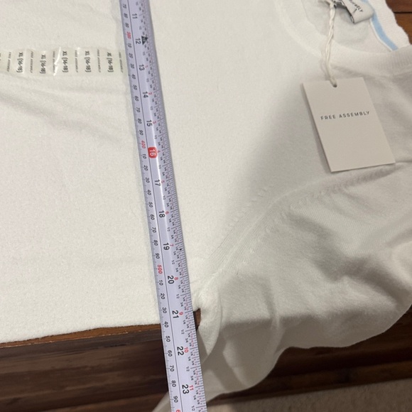 White Crew Neck Lightweight Sweater 3/4 sleeve NWT - Picture 4 of 5